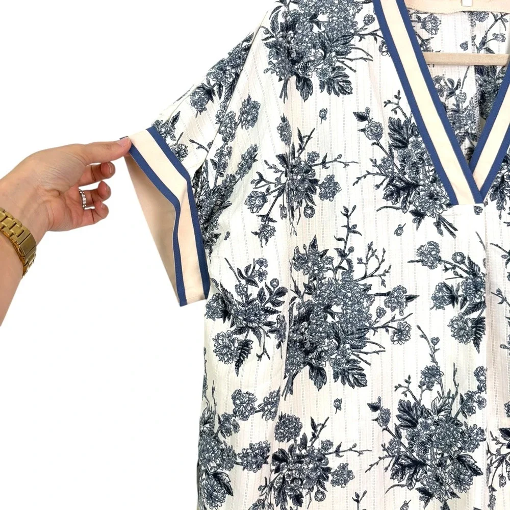 Entro Blue White Floral V-Neck Blouse Short Sleeve Dobby Top Medium Oversized - Picture 4 of 6
